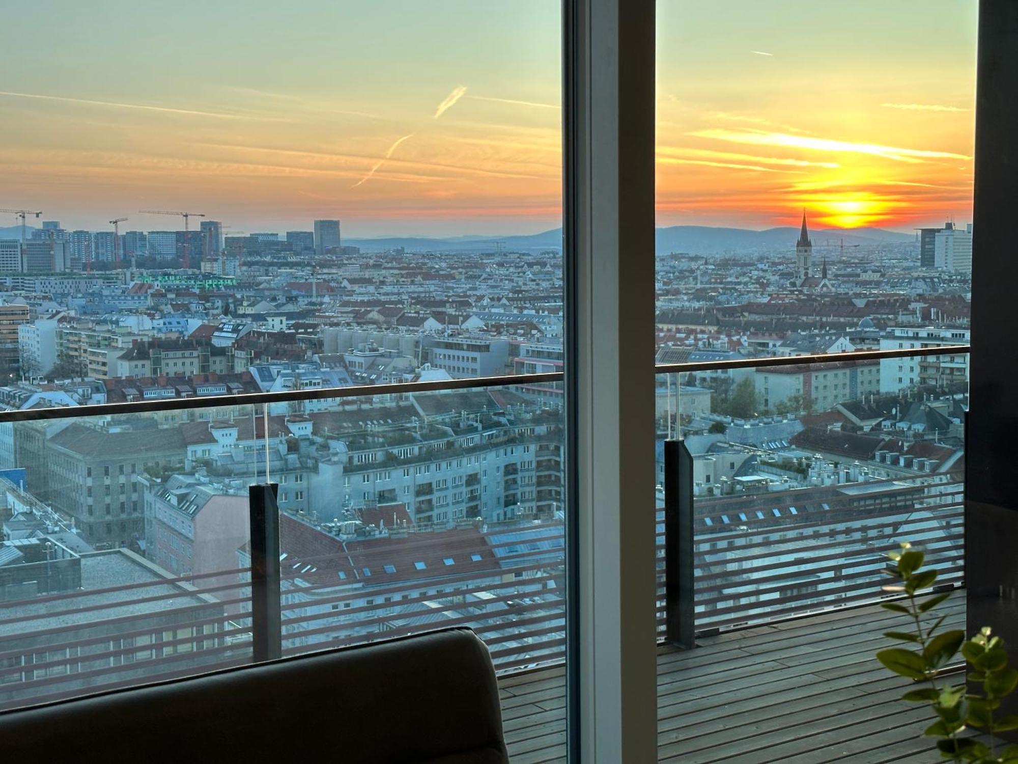 Panorama Sky Apartment I Rooftop Pool I Metro Station ウィーン エクステリア 写真
