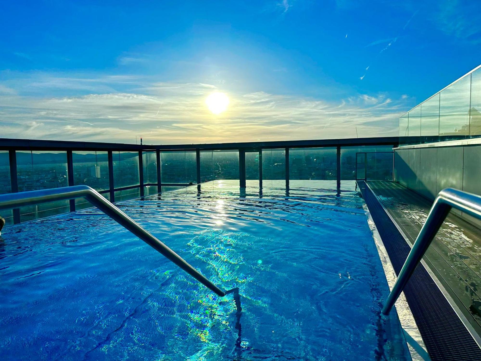 Panorama Sky Apartment I Rooftop Pool I Metro Station ウィーン エクステリア 写真