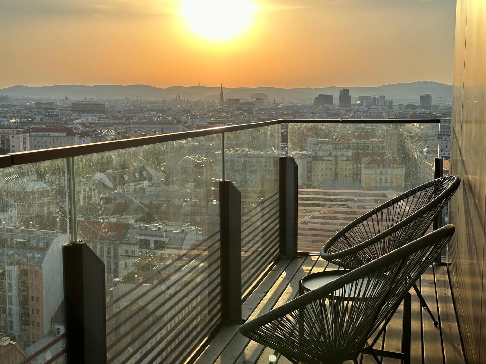 Panorama Sky Apartment I Rooftop Pool I Metro Station ウィーン エクステリア 写真