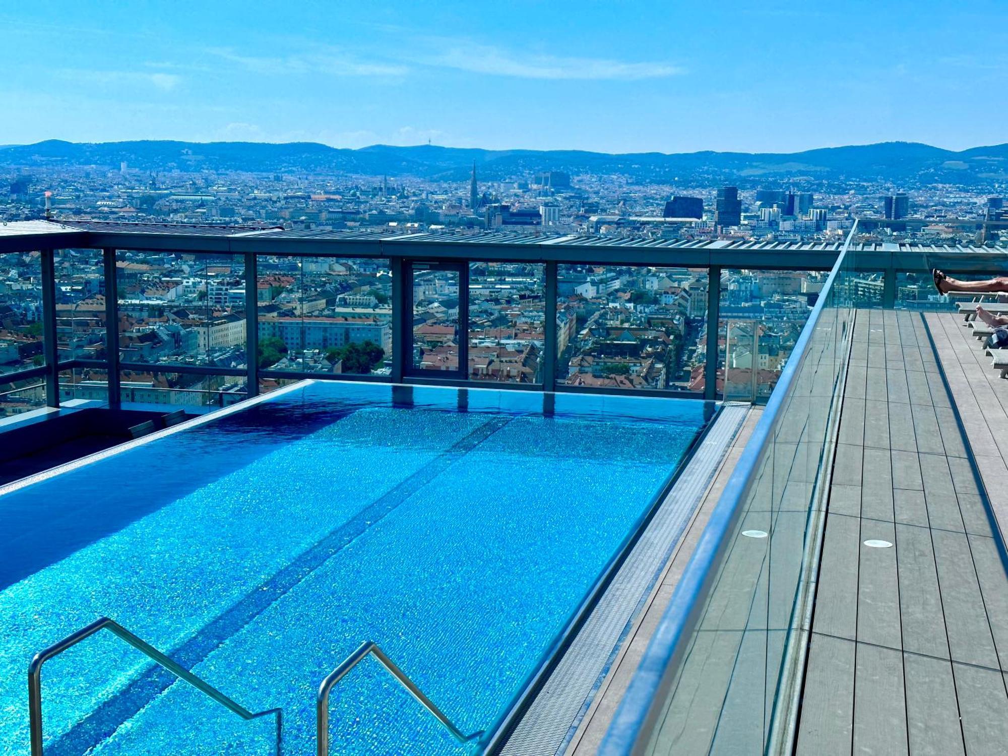 Panorama Sky Apartment I Rooftop Pool I Metro Station ウィーン エクステリア 写真